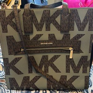 Micheal Kors Kenly Tote